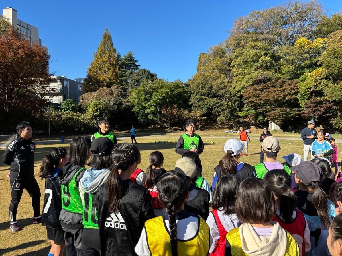 JFAなでしこひろばin 聖心女子学院 に文京LBメンバーとア式女子部員が参加しました⚽たくさんのちびっこと保護者の方で大盛況✨

SPゲストとして日本代表・森保一監督、前田遼一コーチ、齋藤俊秀コーチが来て下さいました！

これからも女子サッカーの輪を広げていく活動に尽力していきます！