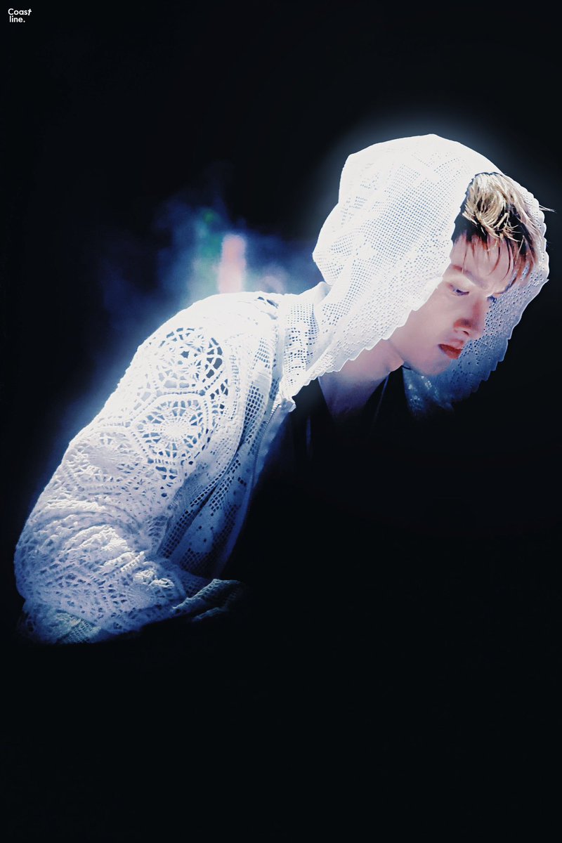 PRODCORTIN's tweet image. how did a lace piece that’s usually so feminine n soft end up looking so grungy and masculine on him?? martin edwards the REAL trendsetter