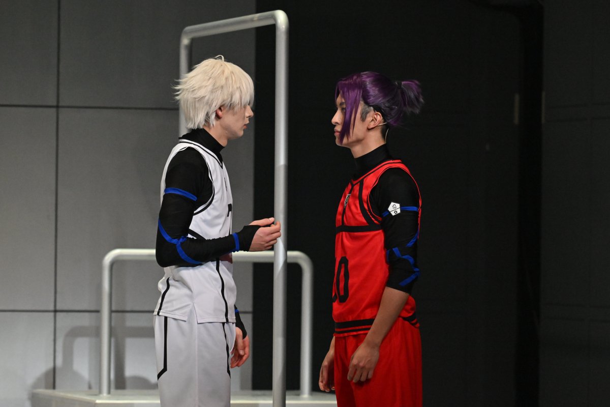 BLUELOCK_STAGE's tweet photo. ＼舞台『#ブルーロック-EPISODE 凪-』／
　　全景映像ライブ配信スタート❕
🔥ライブ配信チケットまだまだ受付中🔥

配信チケット購入はこちら⚽
https://t.co/aqQOpCXTi8

配信公演
2025年11⽉30⽇(⽇)12:30公演 全景映像
2025年11⽉30⽇(⽇)17:00公演 スイッチング映像

#ブルステ #エゴい https://t.co/eZvHOO7OYG