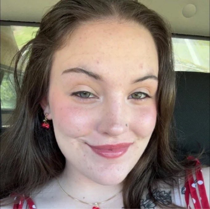 🇺🇸 Sarah Beckstrom, 20 ans, spécialiste de la Garde nationale, a été tuée en protégeant les autres à Washington le 27 novembre.  

Elle voulait devenir agente du FBI et avait toute la vie devant elle.  

Si son histoire vous touche, même un tout petit peu, laissez juste un ❤🇺🇸