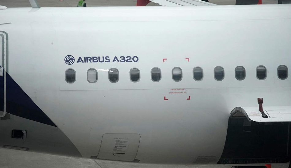 TechDropsNet's tweet image. Thousands of passengers face flight disruptions due to an urgent Airbus software update affecting A320 planes worldwide. Learn why and what&apos;s happening. #news  #Airbus #Aviation #Software #SolarFlare
Link: techdrops.news/post/airbus-so…