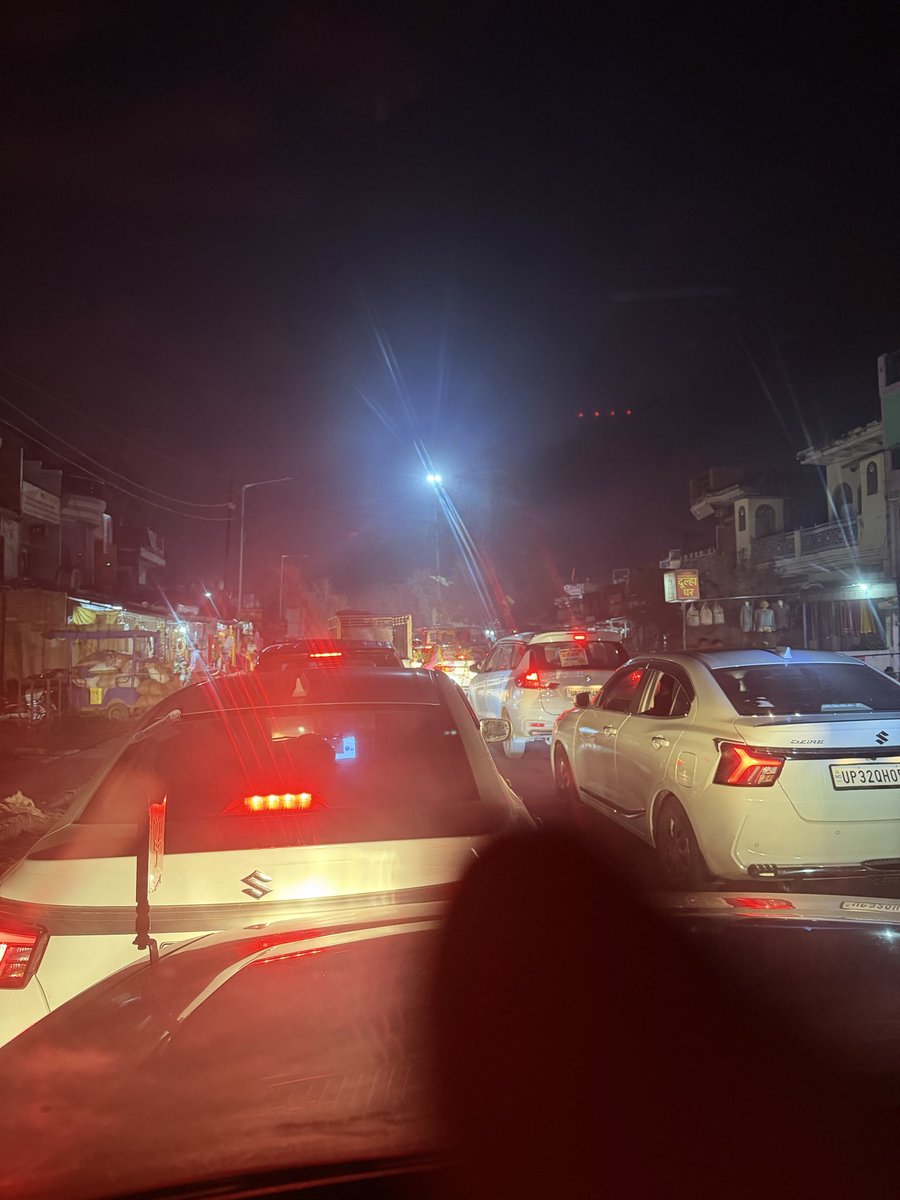 प्रतापगढ़ जिले के मोहनगंज बाजार में यातायात व्यवस्था बिल्कुल ध्वस्त पिछले १ घण्टे में १० मीटर चलना मुश्किल।<a href="/pratapgarhpol/">PRATAPGARH POLICE</a> ध्यान दें।<a href="/Uppolice/">UP POLICE</a> <a href="/dgpup/">DGP UP</a> <a href="/UPGovt/">Government of UP</a> <a href="/uptrafficpolice/">UP Traffic Police</a>