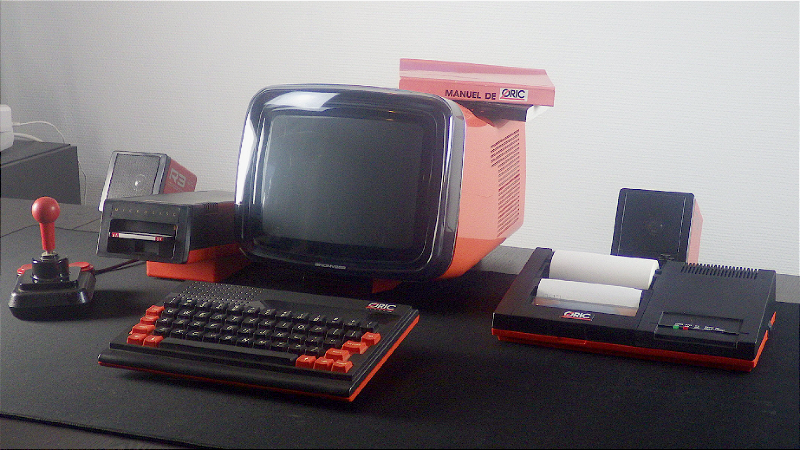 KevinToms's tweet photo. A beautiful Oric Atmos set - with a French manual, no less! 🇬🇧🤝🇫🇷
#KevinToms #FootballManager #Oric #OricAtmos #Microtan #RetroGames #HomeComputers #8bit #Microcomputers #80sComputers #PersonalComputer #RetroPC #UKComputers #UKRetro https://t.co/9Q6cMSJPXL