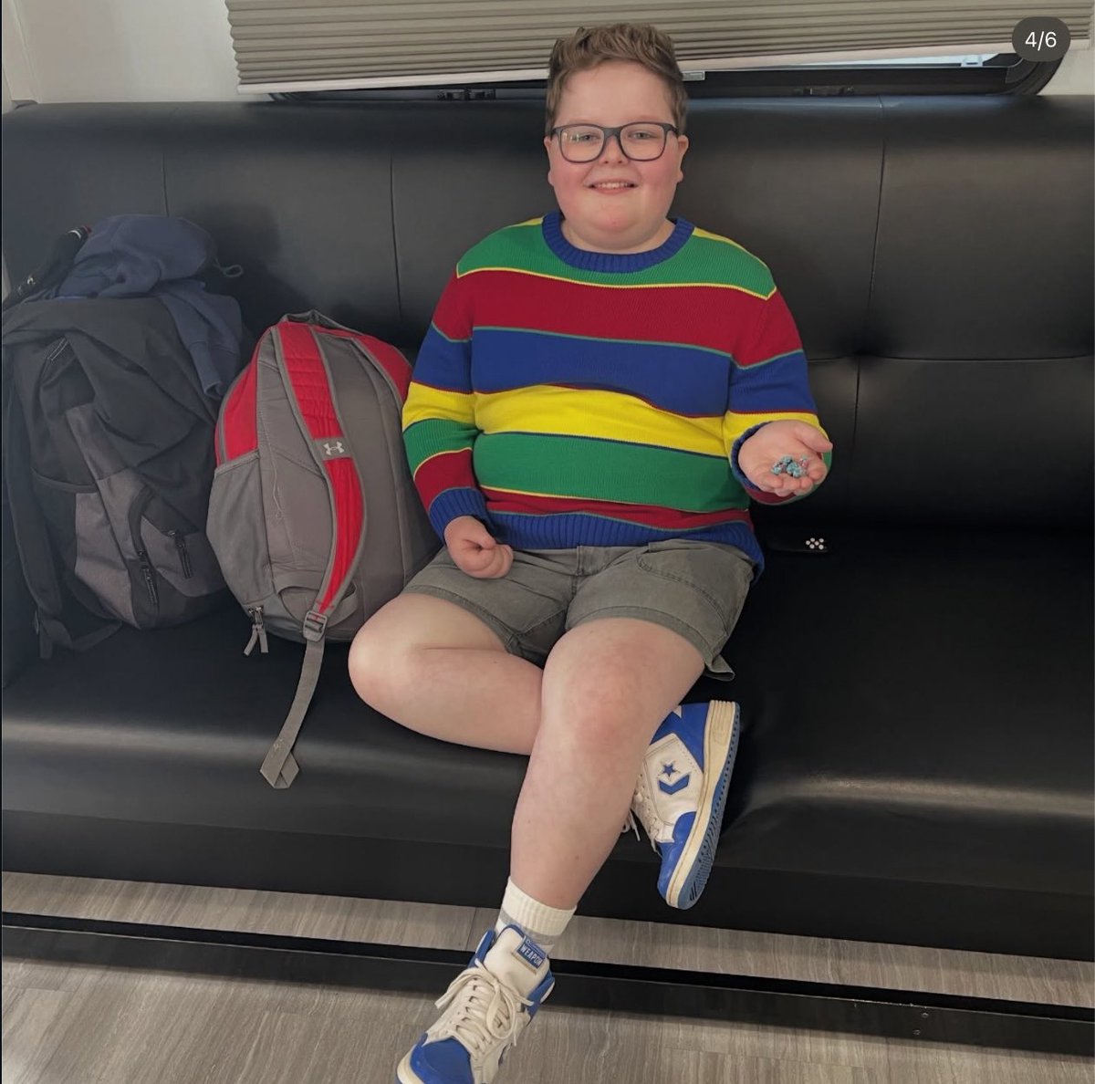 Pinkalicous_23's tweet image. I feel maternal look at his candy😭😭😭