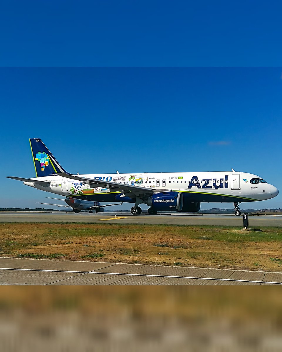 Essa sticker é uma das minhas favoritas e ela realmente representa um pouquinho do sul 🥹💙❤️✈️

🆔 PR-YSN—"Azulando o Brasil”.
📷DC218
📆25/10/2025
✈️ A320-251N 
📍  Aeroporto Internacional de Confins/<a href="/bhairport_/">BH Airport ✈️</a> (CNF/SBCF)
🌐 <a href="/azulinhasaereas/">Azul Linhas Aéreas Brasileiras</a>
#azullinhasaereas #airbuslovers