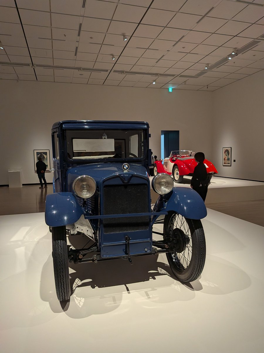 yasudaadisuke8's tweet photo. 中之島美術館、アールデコ100年展。
平日に休み取って行った甲斐がありました。
実車展示はやっぱり現地に行かないと良さが伝わりません。個人的にやはり望海風斗さんのボイスガイドという絶妙な組み合わせがツボでした。
ブシュロンのコレクションも必見。
#アールデコ https://t.co/fsl0Qkb9iJ