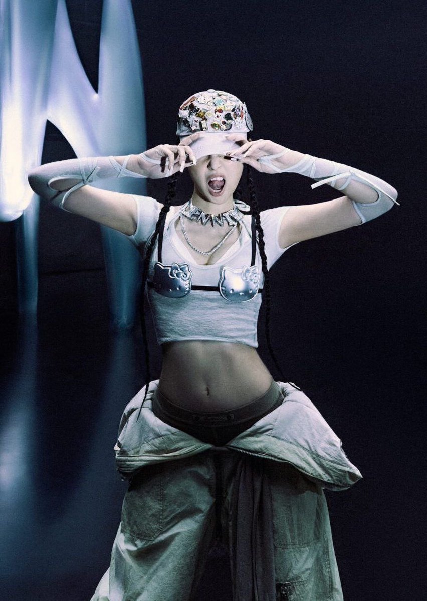 JennieKimData's tweet image. Congratulations #JENNIE for winning the “Best dance performance solo female” award for like JENNIE at the 2025 MAMA Awards 🏆