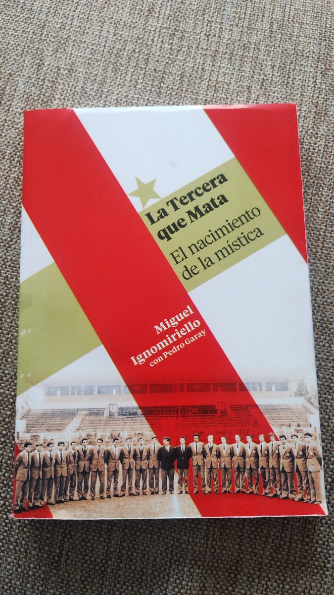 Les recomiendo el libro "La Tercera que Mata", la historia del equipo de #EDLP que luego ganaría absolutamente todo.

Miguel Ignomiriello con el gran <a href="/pepogaraybeta/">Pedro Garay</a>