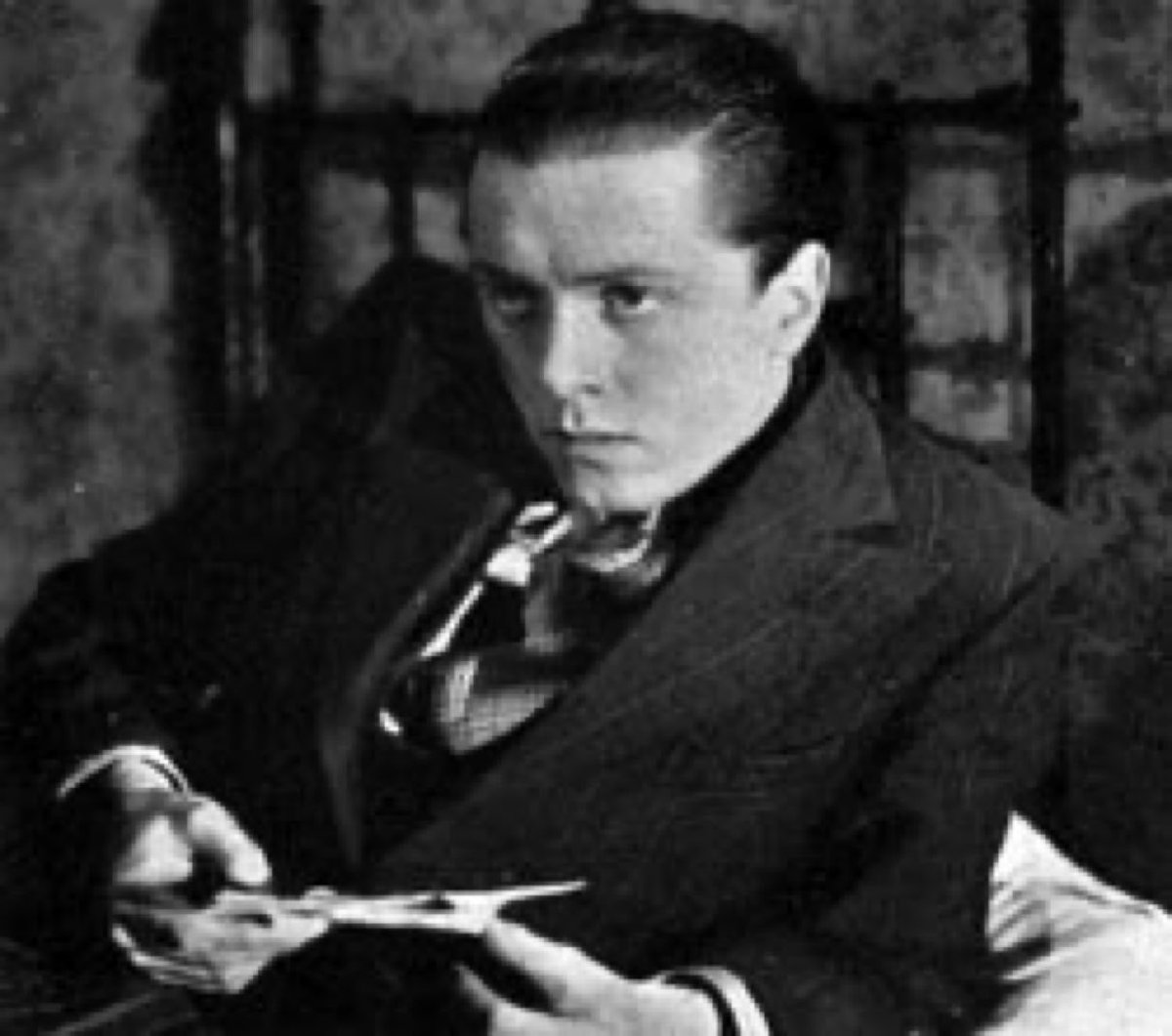 SaveRedlandLibr's tweet image. “Heaven was a word: hell was something he could trust.”

📖 “Brighton Rock” ~ Graham Greene

#BookchatWeekly #BookwormSat

🎥#BrightonRock, 1948
2:15pm TODAY on @TalkingPicsTV