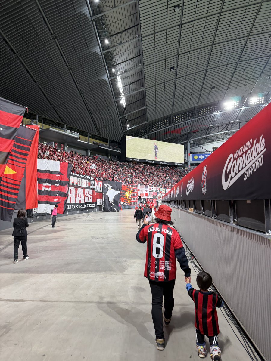 Heyhey0128's tweet photo. アンロペこの高さから落ちたんかー
あの頃のサッカーめちゃくちゃ楽しくて1試合で何回も興奮してたなー https://t.co/VoHKZfwEuD