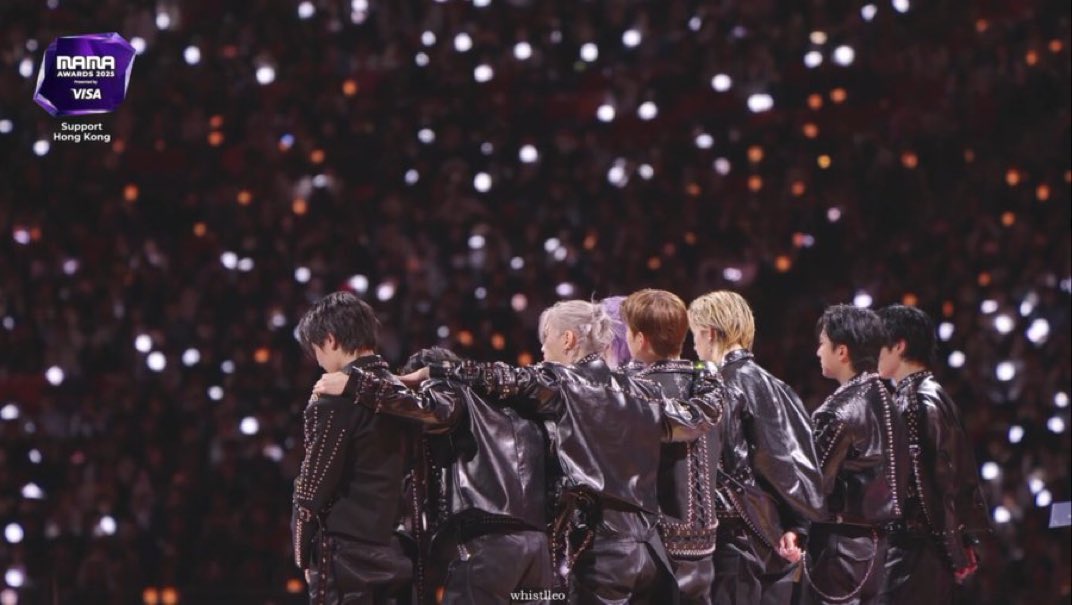 sanshishhh's tweet image. вы со мной, когда мне хорошо. вы со мной, когда мне плохо и кажется, что выхода нет. вы со мной, когда я в окружении людей. вы со мной, когда я совершенно одна. вы спасали тысячи раз, поднимая меня со дна и заставляя жить дальше.

я обещаю, что всегда буду возвращать это своей…