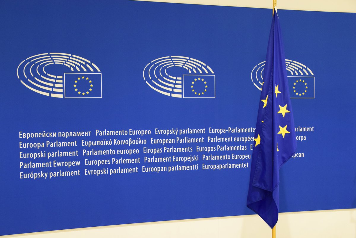 Co nam daje UE?
1) regulacje, które hamują rozwój i zabierają wolność
2) podatki
3) kredyty do spłacenia
4) dotacje, które kosztują nas więcej niż są warte
5) biurokrację
6) korupcję 
7) lewacką ideologię 
8) nielegalnych imigrantów
9) obowiązek płacenia składki
10) kary od TSUE