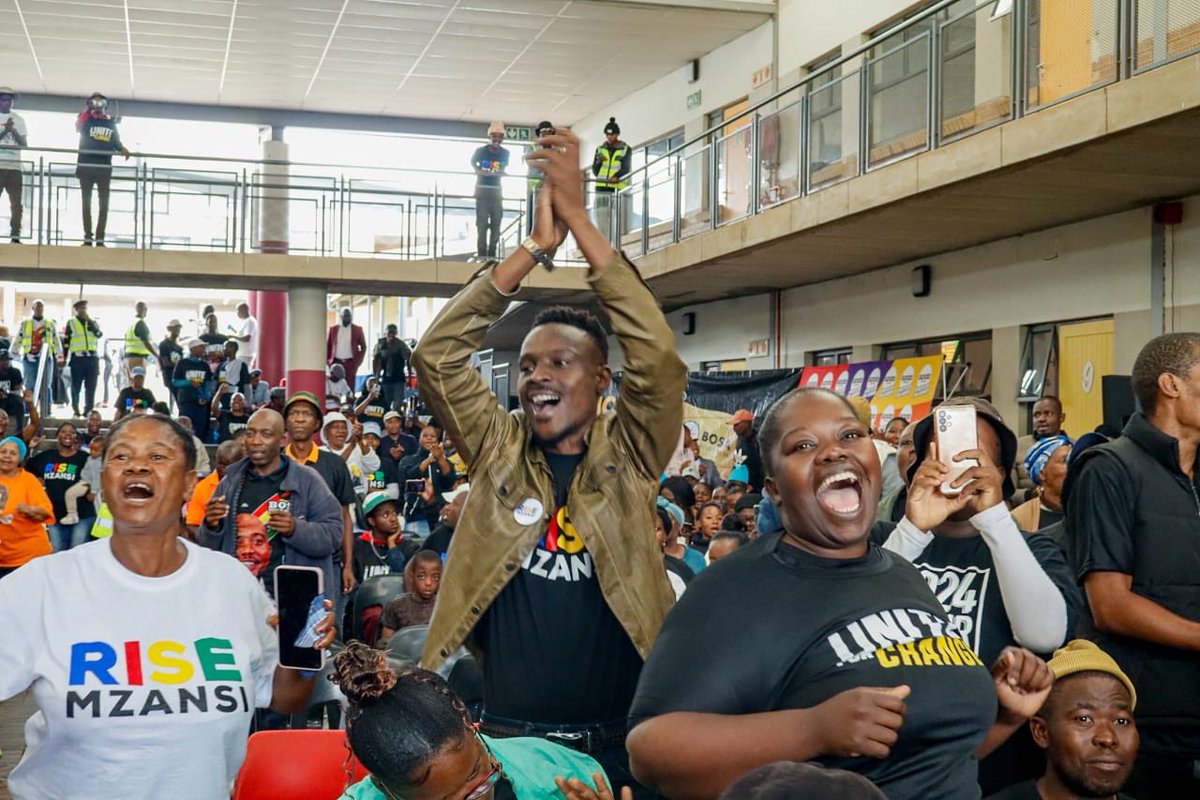 VuyiswaRamokgop's tweet image. We can’t afford to be Complacent! The time is now to #Unite4Change, to propose leaders who are capable and will get our municipalities functioning once more. 

#WeNeedNewLeaders #ForThePeopleByThePeople