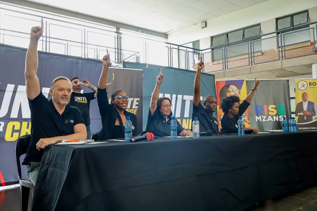 VuyiswaRamokgop's tweet image. We can’t afford to be Complacent! The time is now to #Unite4Change, to propose leaders who are capable and will get our municipalities functioning once more. 

#WeNeedNewLeaders #ForThePeopleByThePeople