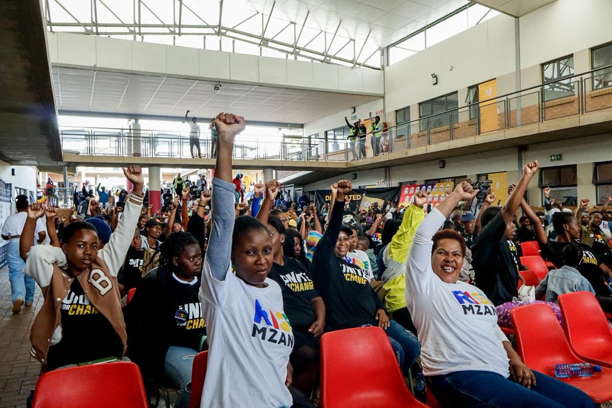 VuyiswaRamokgop's tweet image. We can’t afford to be Complacent! The time is now to #Unite4Change, to propose leaders who are capable and will get our municipalities functioning once more. 

#WeNeedNewLeaders #ForThePeopleByThePeople