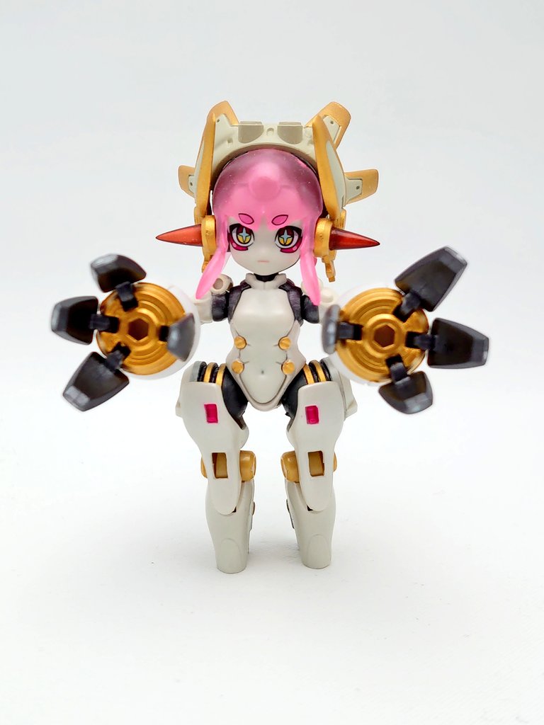 せっかく白いクローパーツ来たのに、何故かマリオンの強化装備姿を見かけない……
——ということで！
【マリオン(クローアーム装備仕様)】
です！
アーム基部が同じゴールドなので、色合い的には結構良さげなんじゃないでしょうか？

［No.181……戦術回路が劣化したか？ 私たちは同一規格素体だぞ？］