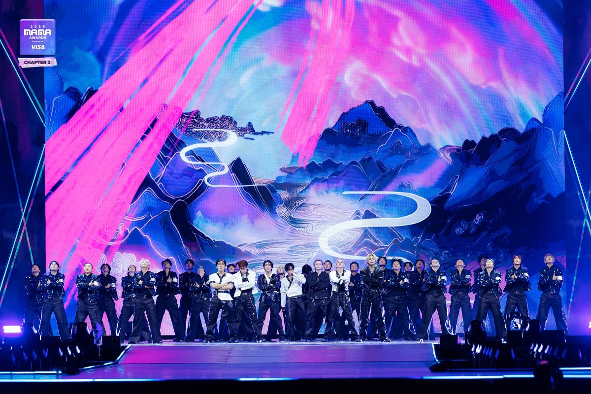 MnetMAMA's tweet image. [#2025MAMA] The K-POP CHAMPION 📷

🎙️Stray Kids

HEAR MY ROAR, UH-HEUNG
2025 MAMA AWARDS

#MAMAAWARDS #2025MAMAAWARDS
