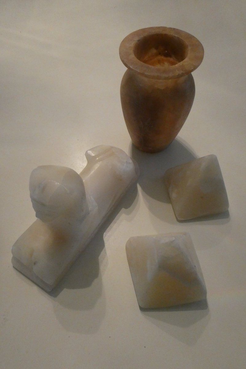 dvanduuren1's tweet image. Alphabet Challenge

from: @sheenz_m_ 

This Week&apos;s Theme:
- V for Vowels -
📸 

Egyptian 

Alabaster Vase &amp;amp;
Onyx Souvenirs

#AlphabetChallenge #WeekVforVowels #klinkers #PhotoChallenge #inspirational #Egypt #alabaster #onyx #Egyptian