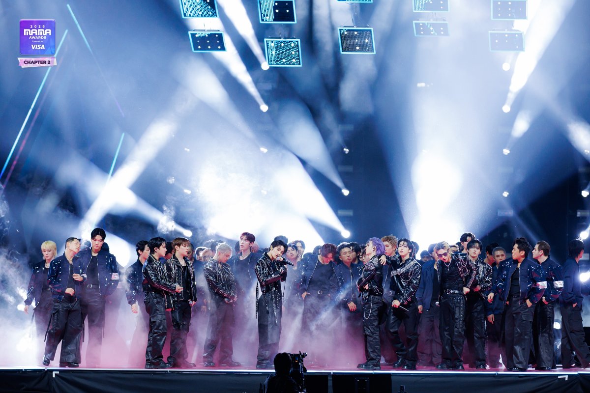 MnetMAMA's tweet image. [#2025MAMA] The K-POP CHAMPION 📷

🎙️Stray Kids

HEAR MY ROAR, UH-HEUNG
2025 MAMA AWARDS

#MAMAAWARDS #2025MAMAAWARDS