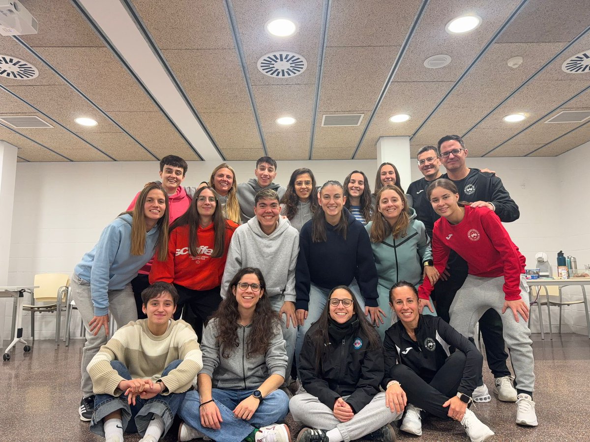 Día un poco diferente hoy!
Equipasooo! 🫶🏻