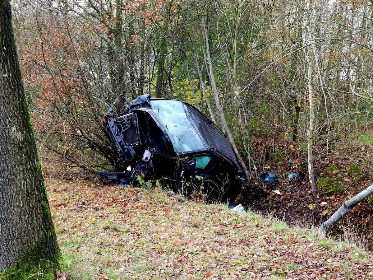 Automobilist onder invloed crasht met bestelbus