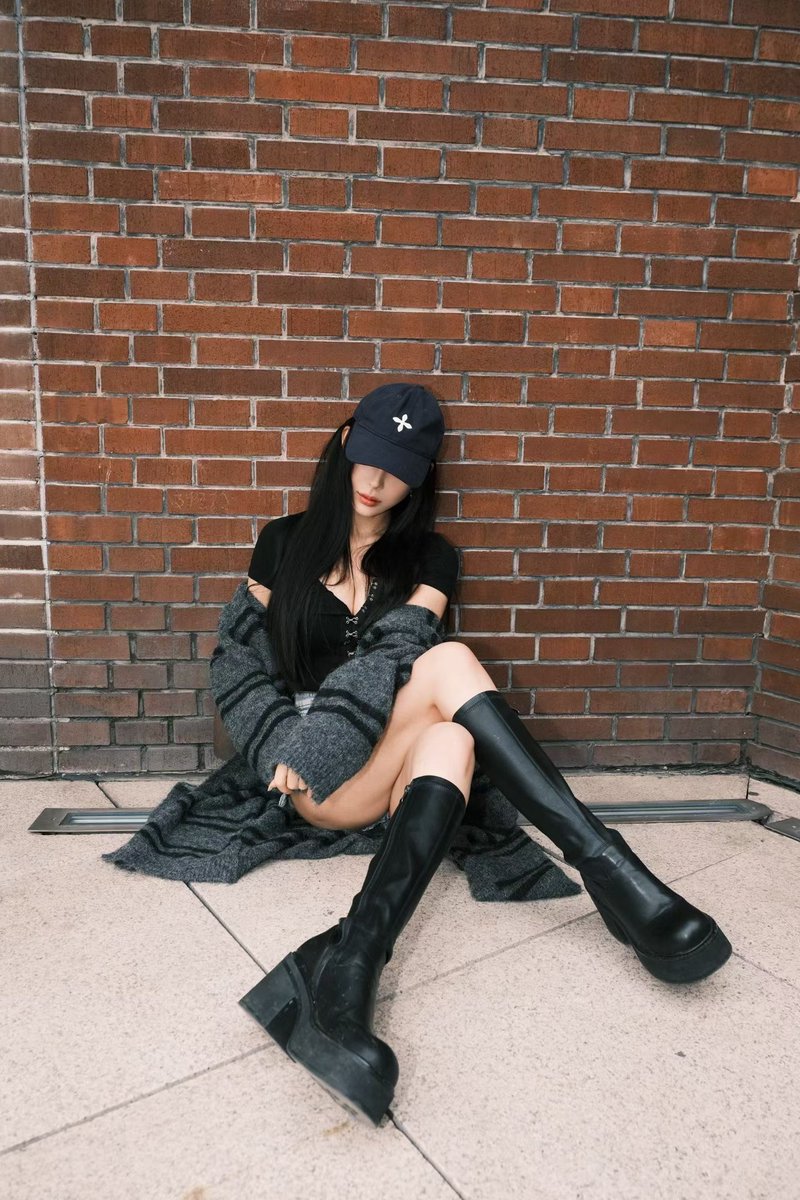 Samantha tweet media