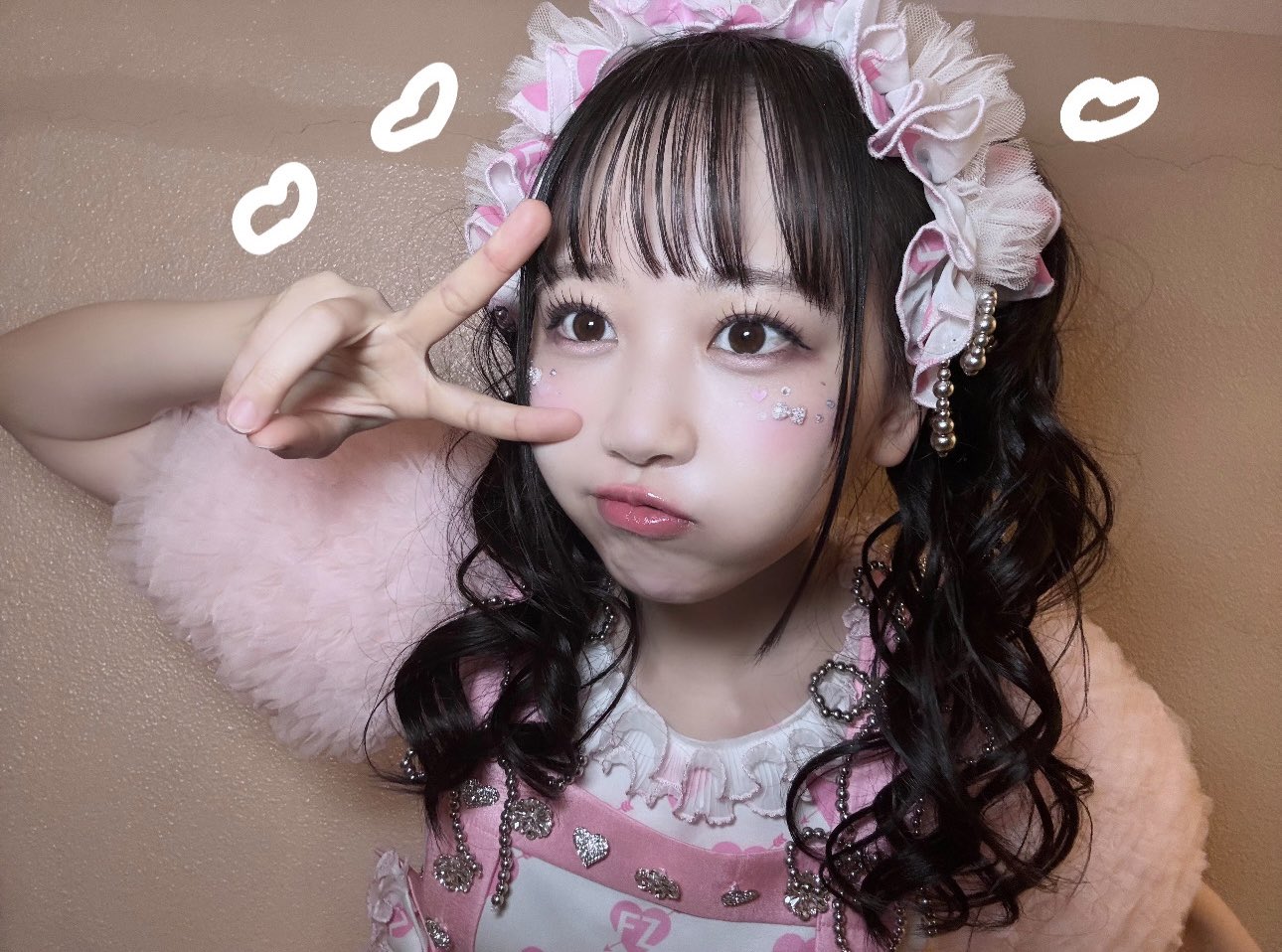 FRUITS ZIPPER 松本かれん サインボール　アジアツアー ソウル公演 G67bzD6a4AAA_Dh.jpg:large