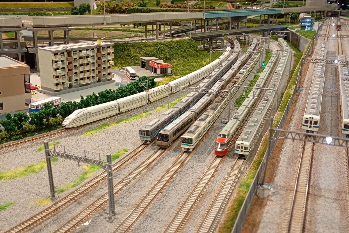 seno_railway's tweet image. 本日、KYOの駅(@KYOnoEKI)さん1階2階貸切で第2回小田急運転会を開催😊

2次会まで非常に楽しかった！

各種小田急(乗入れ)車、そして1000、2000形がこんなに！
壮観でした😆

皆さまの車両はRT先の各参加者の投稿をご参照頂けたらと思います。

ご参加の皆さま、KYO様、本日はありがとうございました😊