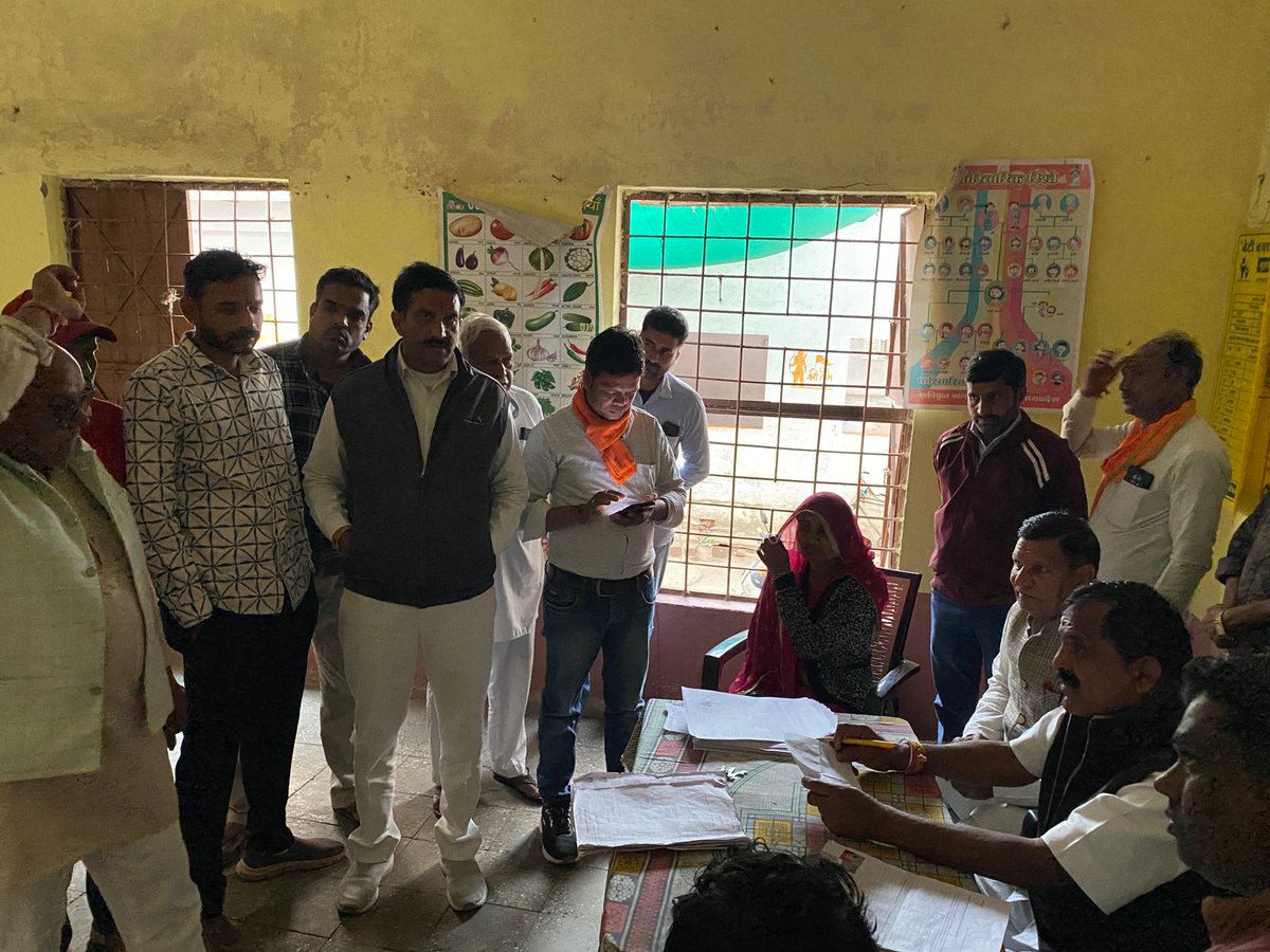 BBormundla's tweet photo. #प्रवास_जिला_शाजापुर

शाजापुर जिले की शुजालपुर विधानसभा के गोलाना मंडल के गोलाना में मंडल  अध्यक्ष श्री महेंद्र जी  गोवा, अध्यक्ष जिला पंचायत शाजापुर  श्री हेमराजसीह जी सिसोदिया महामंत्रिद्व्य श्री भोजराज जी मेवाड़, श्री मांगीलाल जी सूर्यवंशी SIR(मतदाता सूची विशेष गहन पुनरीक्षण) https://t.co/2beU3hL30h