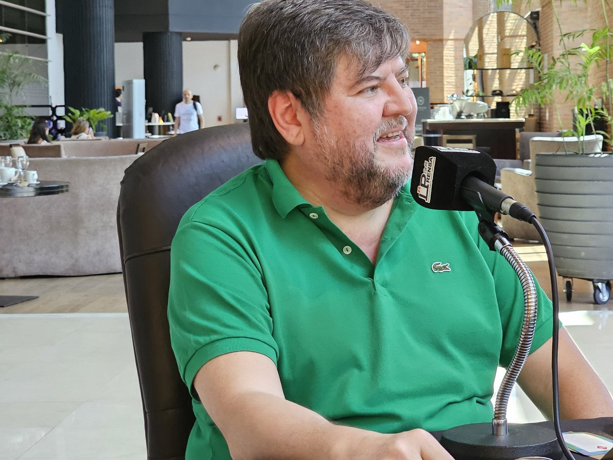 #AHORA <a href="/alejuancarlos5/">Carlos Ale</a> en Café Prensa