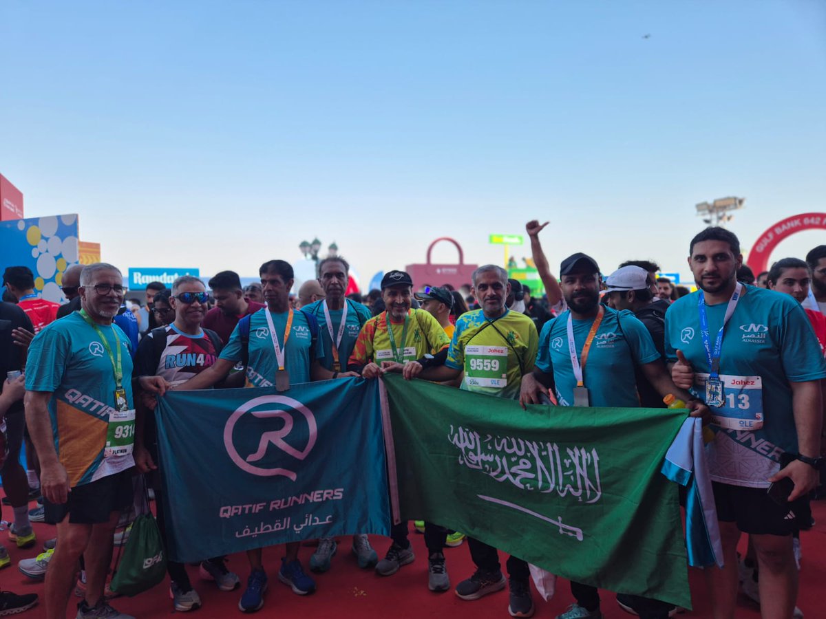 مشاركة قوية وجميلة لفريق #عدائي_القطيف بمراثون بنك الخليج 🏃🏼‍♂️🏃🏻‍♂️