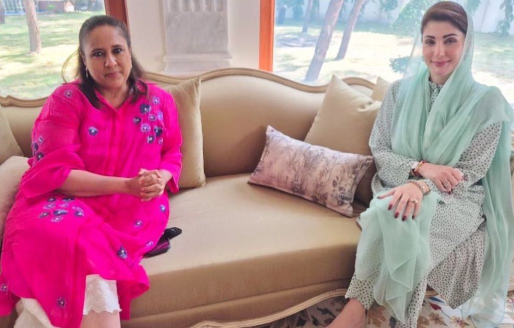 tayyabaraja_'s tweet image. اپنی باری ن لیگ انڈین کو میڈیا کو گھر بلاتی ہے اور کوئی ملک دشمن نہیں کہتا۔ بھئ واہ