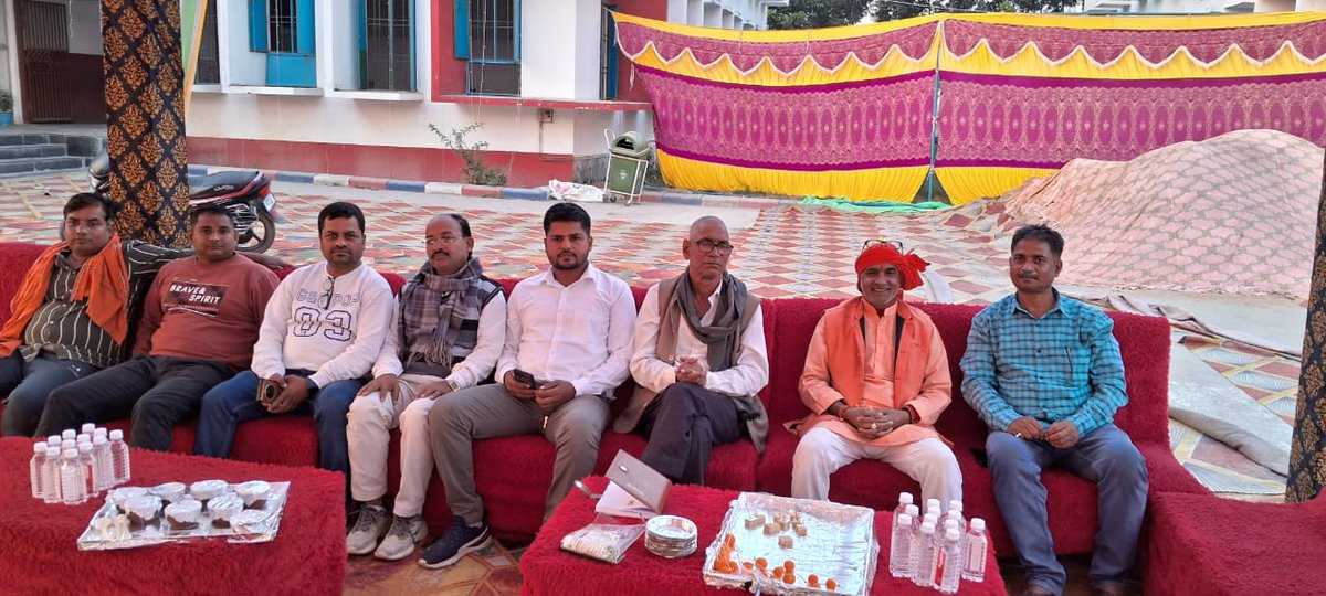 भागलपुर ब्लॉक के पिपरा दवन के पूर्व ग्राम प्रधान श्री राकेश सिंह जी के यहां मांगलिक कार्यक्रम में तथा नगर पंचायत लार के गयागिर वार्ड निवासी श्री राम यादव जी की बहन के विवाह समारोह में सम्मिलित होकर अपनी शुभकामनाएँ प्रेषित किया।