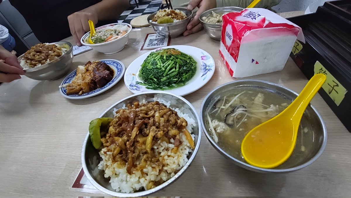 hyperdouraku's tweet image. 台湾といえばルーローハン。久しぶりに金峰魯肉飯で食べました！焢肉も激ウマ！