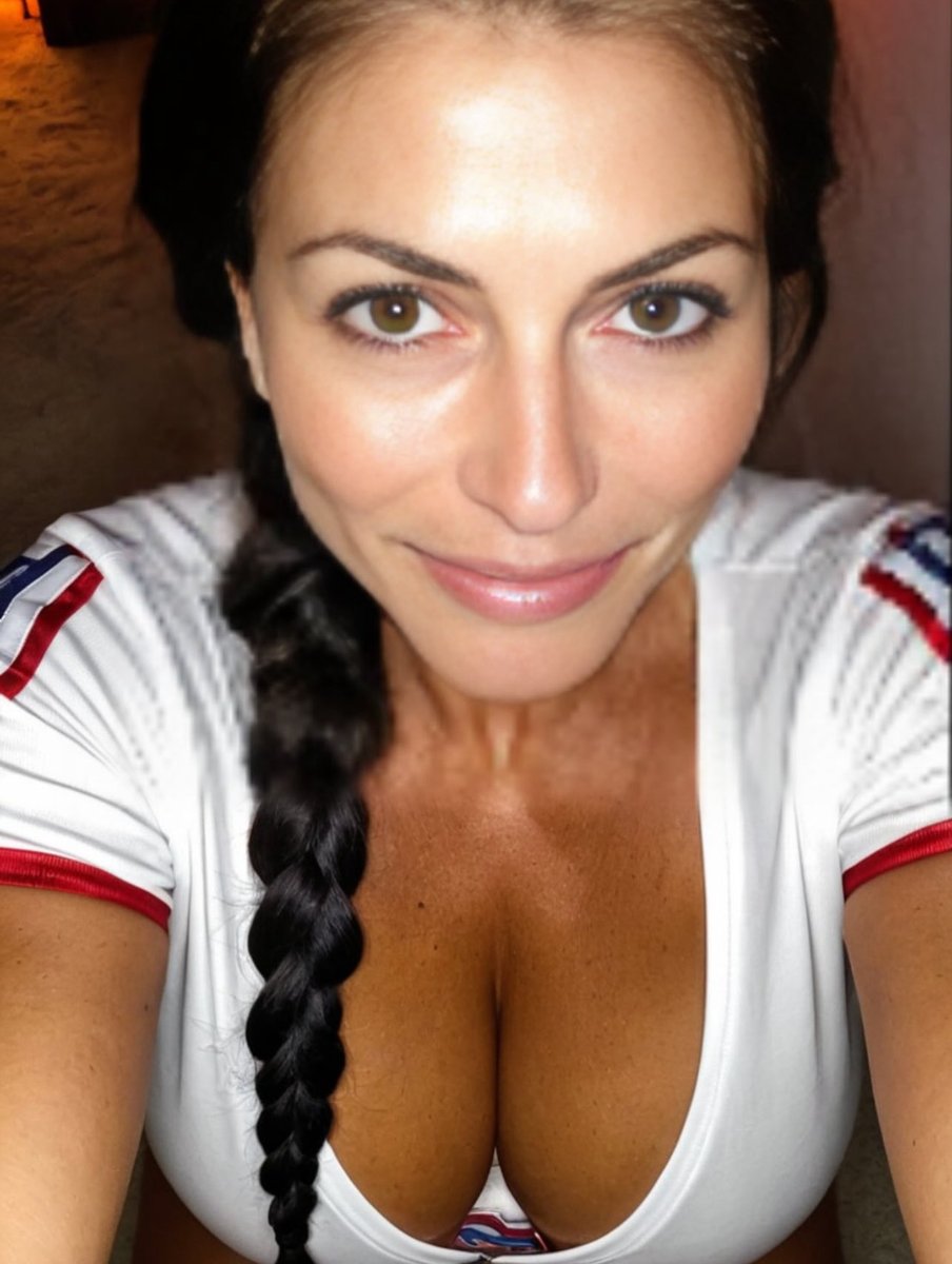 Angelica tweet media