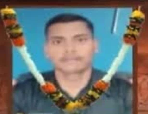 priority_n's tweet photo. Join me in Paying Homage to
GRENADIER RAGHVENDRA SINGH
18 GRENADIERS
on his Balidan Diwas today.
He was Immortalized fighting with terrorists during #NagrotaAttack on this day in 2016.
#KnowYourHeroes https://t.co/0ul9uZUH3B