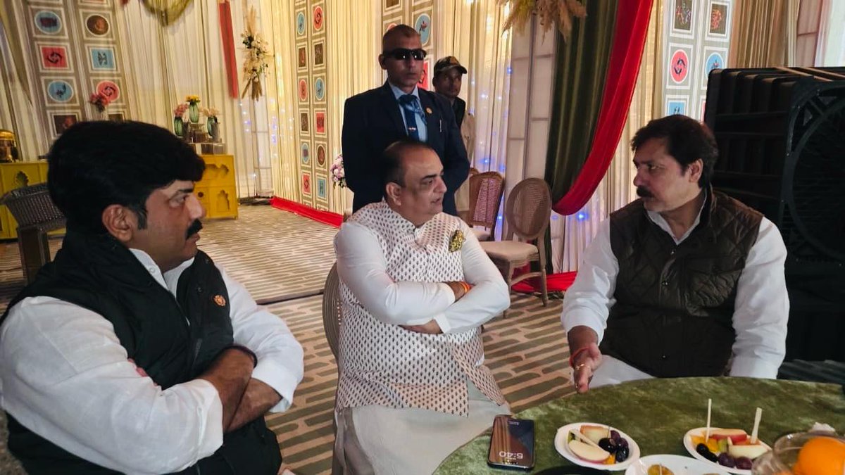 MDhananjaySingh's tweet image. आज जनपद रामपुर में मा. विधायक श्री आकाश सक्सेना जी की पुत्री के विवाह समारोह में विधानपरिषद सदस्य बृजेश सिंह 'प्रिंसू' जी के साथ सम्मिलित होकर नव दाम्पत्य को शुभकामनाएं दी।

#रामपुर