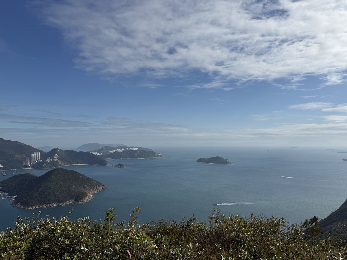 describe the city you live in 

hk is charming, lively and efficient