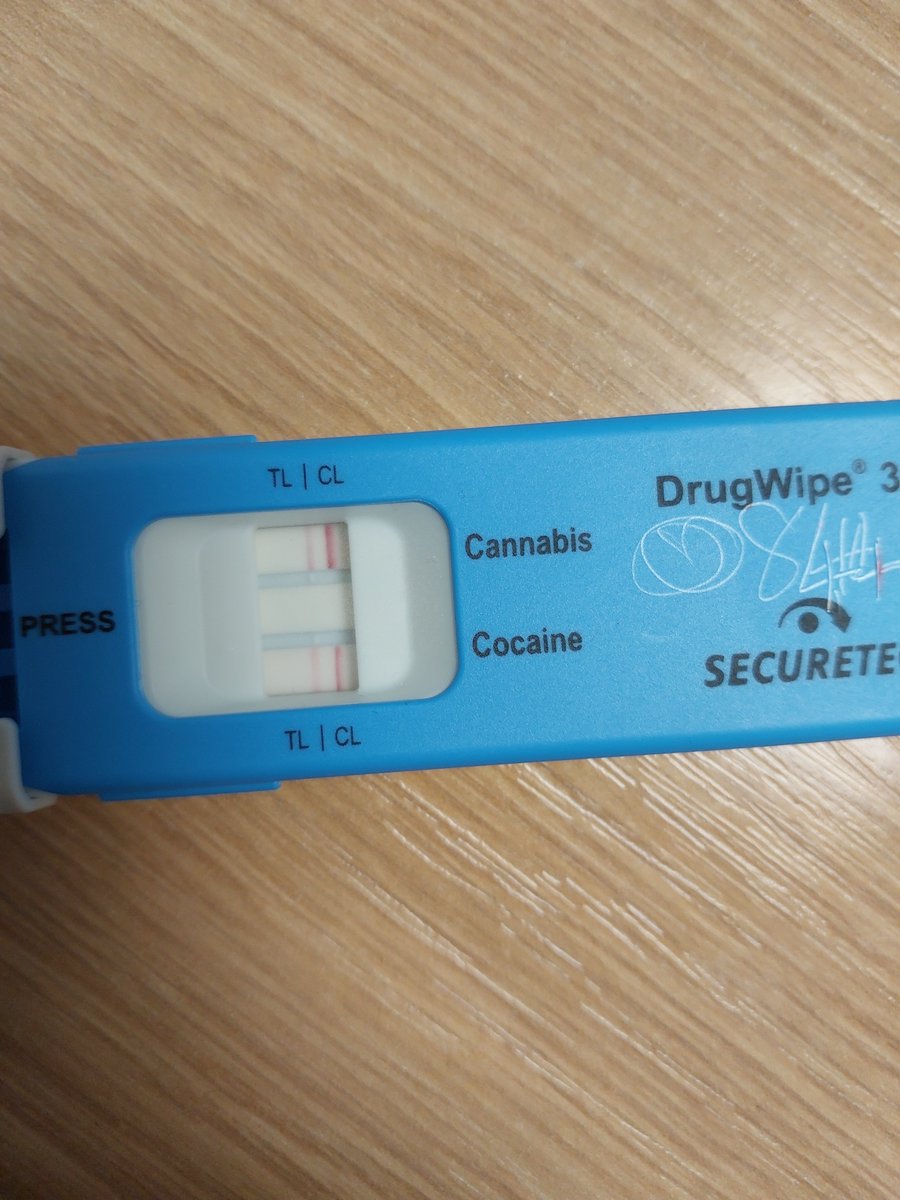 tvprp's tweet photo. Following a report from a member of public of erratic driving on the M40 at J9,  XRC03 located HGV on A34, Oxford. Driver failed roadside breath test and provided a positive drug wipe for Cannabis and Cocaine and was arrested. Blood sample taken. #fatal four #Oxoncshift #P4245 https://t.co/rp2zidIJp0