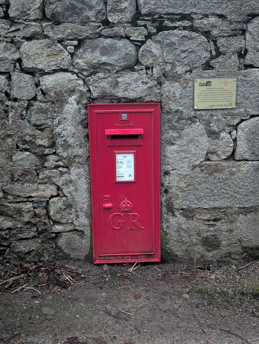 NutmegSAM's tweet photo. Special postbox find in the Cairngorms ! #PostboxSaturday https://t.co/4inkgqC0CV