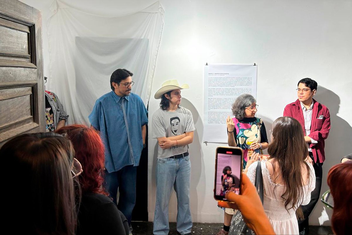 Acompañamiento curatorial de Transliterado para ONCE85, plataforma autogestiva que busca incentivar la producción artística a través de tallereos entre artistas de diversas disciplinas. PARTE 3. SEMPER DESCENDENS > César Herrera, Laiza Onofre, Emma Omaña, Daniel Loa y Eliud Nava.