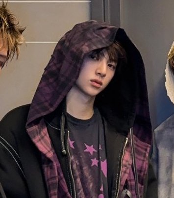 sohijapko's tweet image. juhoon please im begging you to post a selca with this look