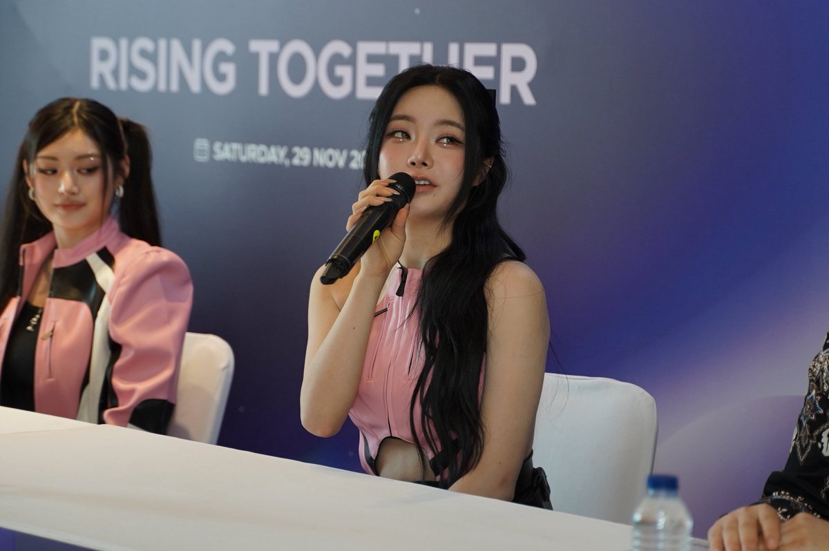 DreamersRadioID's tweet image. 📸 OFFICIAL PHOTOS - FIFTY FIFTY at KOREA 360 3RD ANNIVERSARY 3NERGY: Rising Together — Press Conference

@we_fiftyfifty @KOREA_360 

#KOREA360 #TemukanKoreaMu #KOREA360_3rdAnniversary #3NERGY_RisingTogether #FIFTYFIFTY