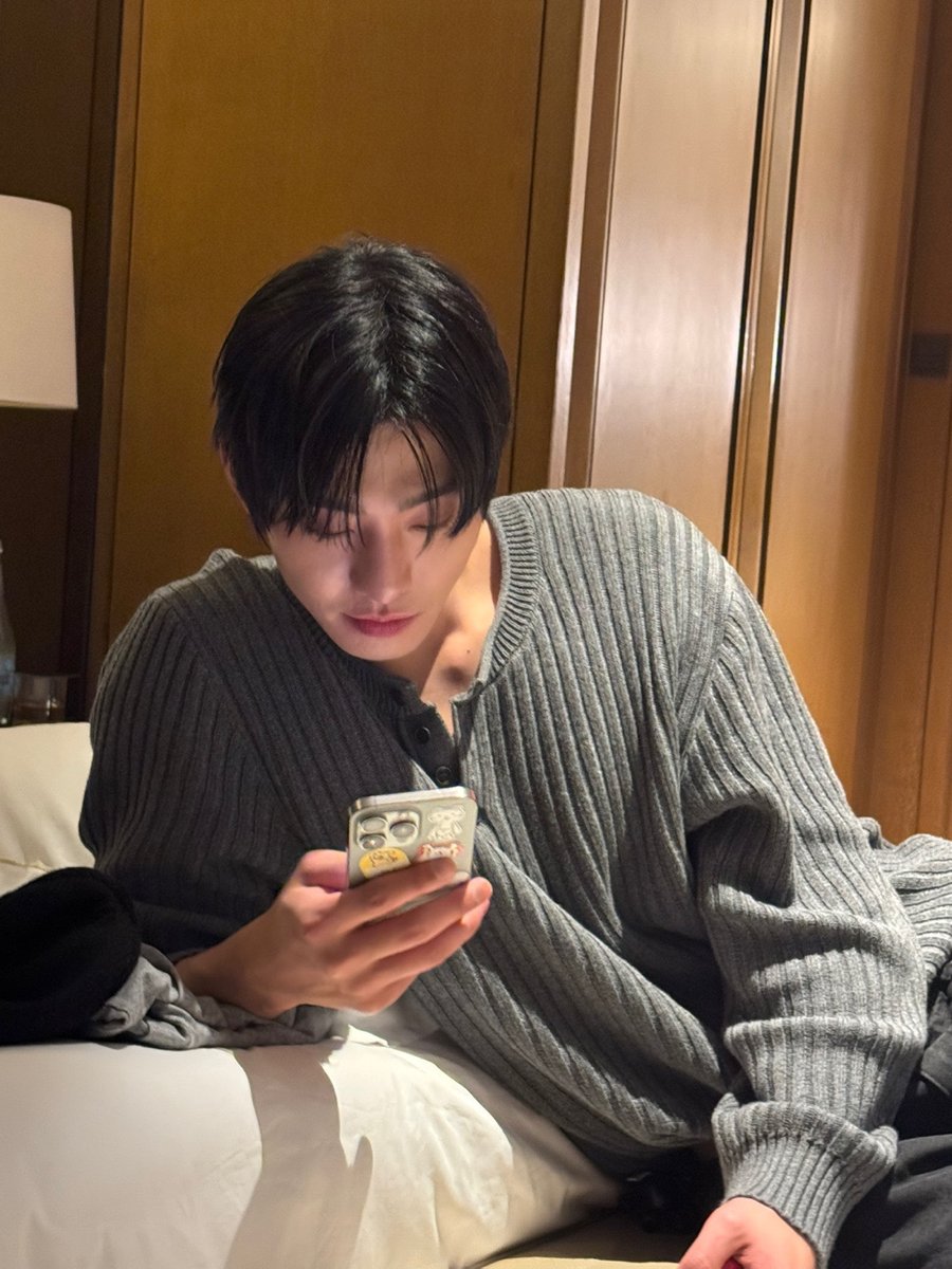 근데여...
너무 궁금한데..
진짜루 저 옷 하나 가져간거
아니져? 😅🤣