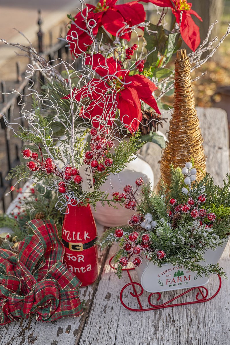 The Weed Ladies will be selling their handmade winter and holiday-themed floral arrangements during Holly Jolly Days on Dec. 6-7 &amp; 13-14. ☃️

If you're at the event, make sure to stop by with your family to view all the beautiful floral creations!

pulse.ly/rzjg0jadas