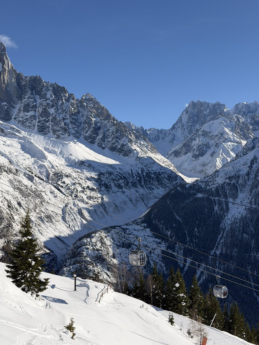 DeemaAlandijani's tweet photo. 🤍🇫🇷❄️⛷️☃️ https://t.co/4z417QUK5y