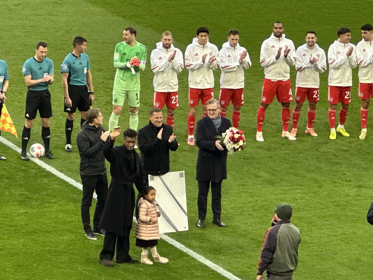ransport's tweet photo. Verabschiedung von Kingsley #Coman vor #FCBFCP https://t.co/GCQADtOYh6