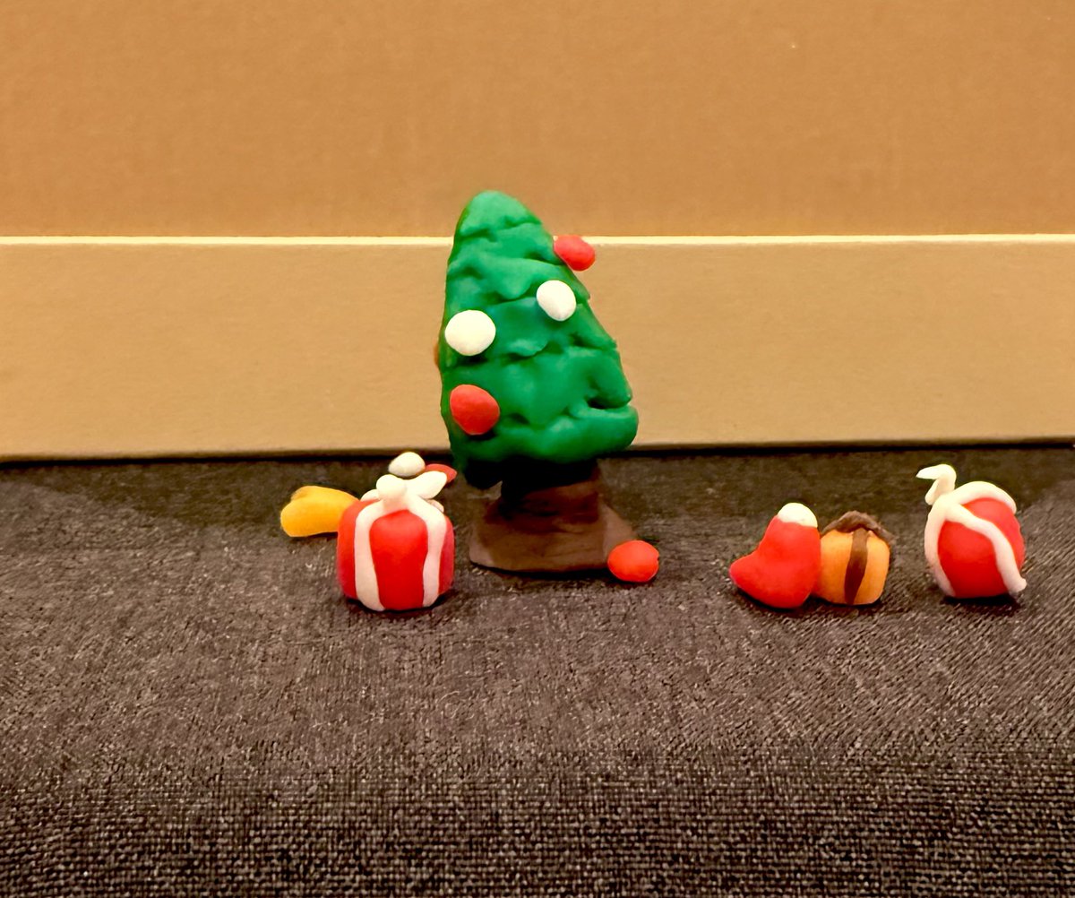 定期終わり粘土でクリス松🌲子供たち上機嫌。