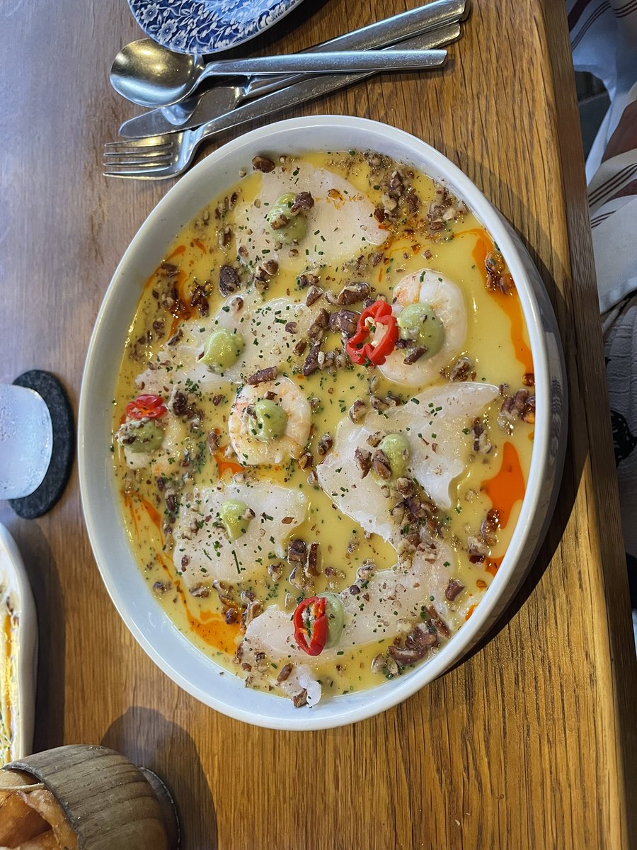 _charlesmaxwell's tweet image. which one of these is AI?

I took 3, the other is generated with a simple prompt. (nano banana pro 🍌)