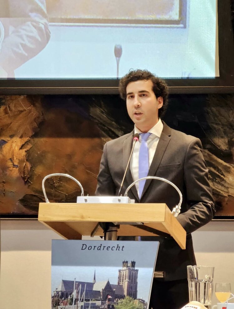 GroenLinks - PvdA Dordrecht Abdullah Uysal  gewond bij aanrijding. Uysal was vanmorgen om 10 uur op weg naar de naar de ledenvergadering van GL/PvdA toen hij werd aangereden de Spuiboulevard. Per ambulance werd naar een ziekenhuis vervoerd. Over zijn toestand is nog niets bekend.